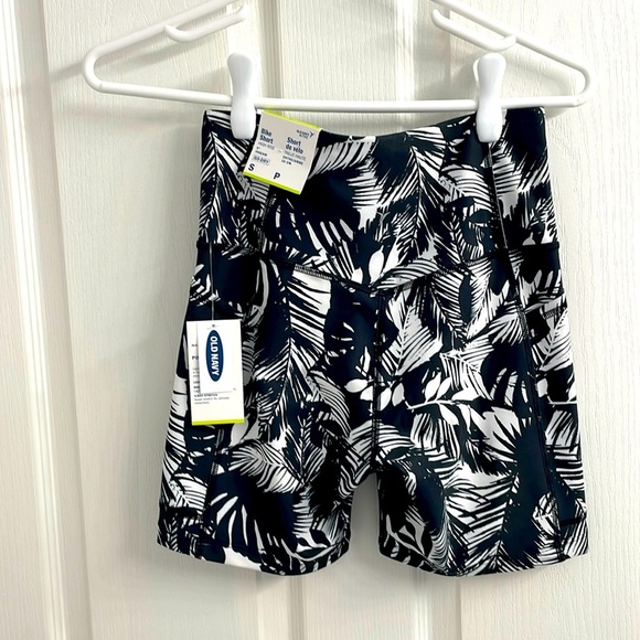 Old Navy Black and White Bike Shorts with Tropical Print 6” Inseam Size S - Picture 2 of 5